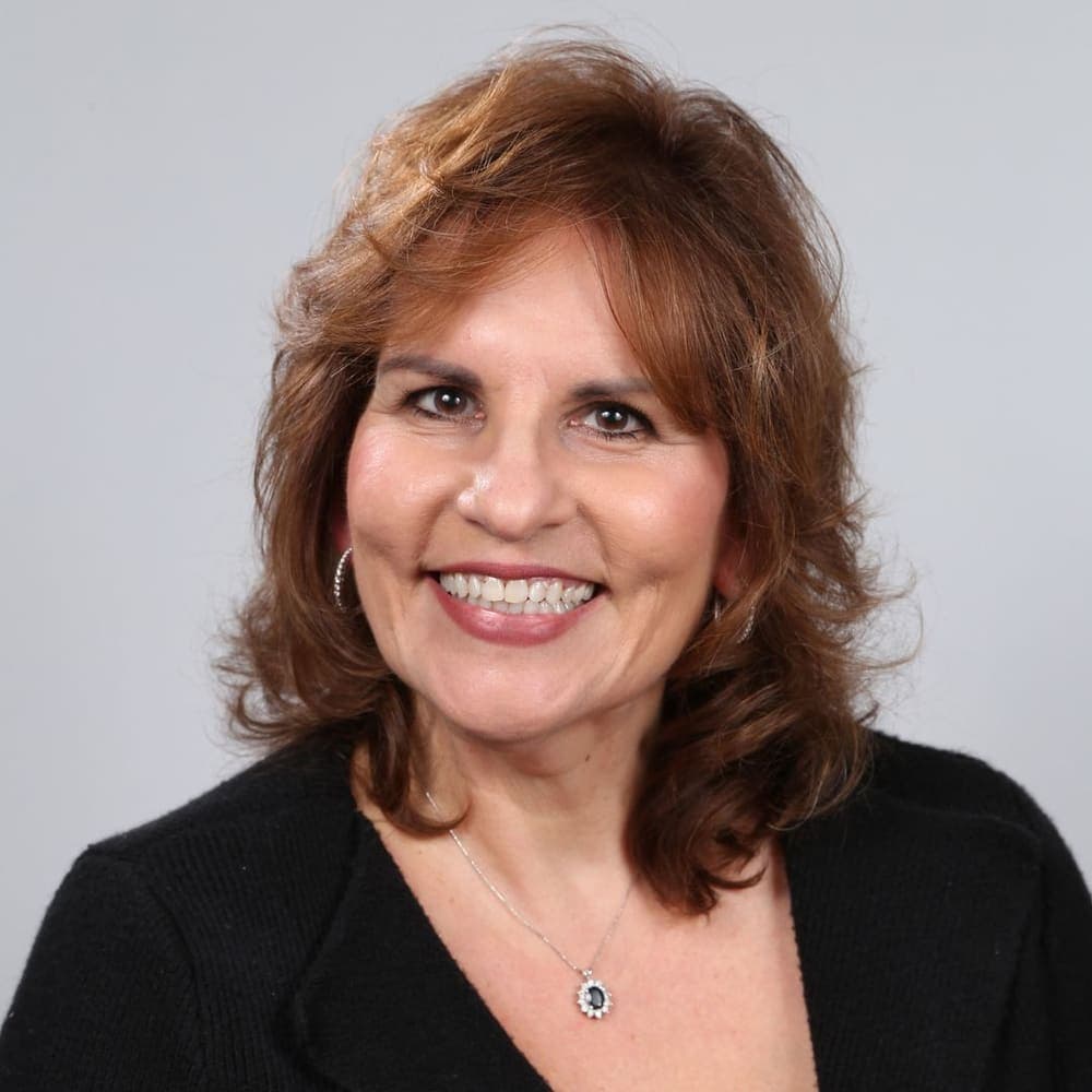 realtor-smithtown-ny-lily-macari